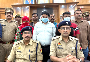 लखनऊ में 5 लाख की ठगी का खुलासा; शिक्षक दंपति समेत तीन गिरफ्तार