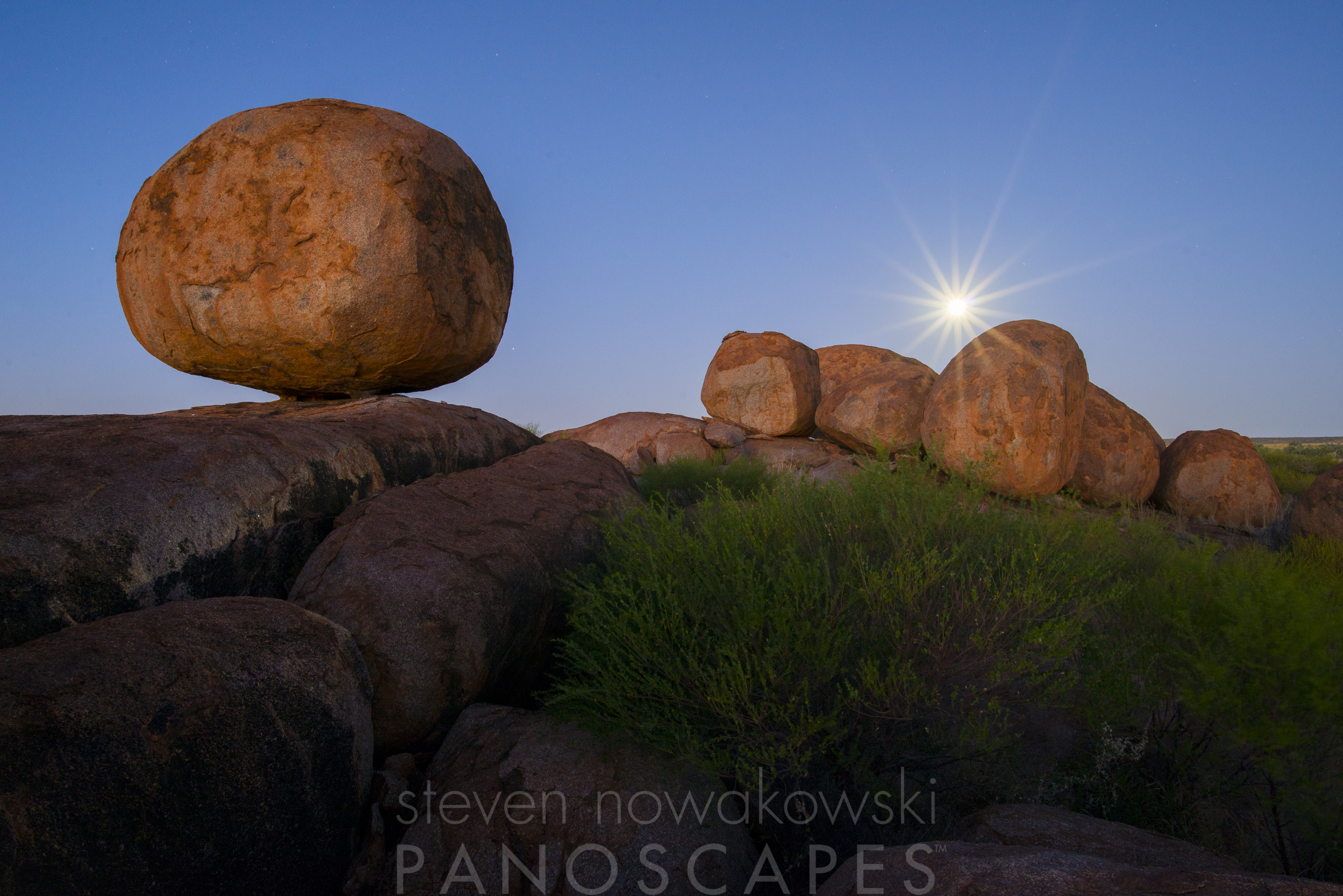 Karlu Karlu - Devils Marbles 01