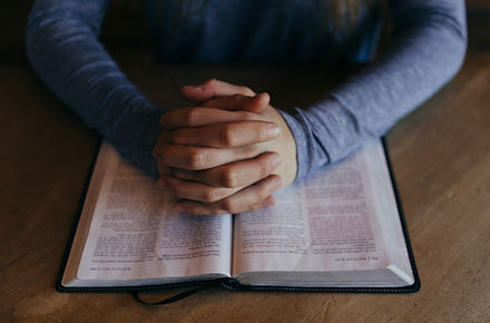 Orando sobre la Biblia