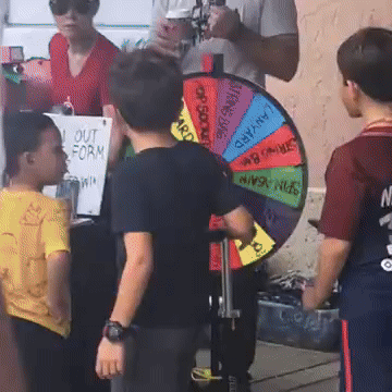 SantasParadeoftheElves2018-MiamiKidsMagazine-ezgif.com-video-to-gif-converter.gif