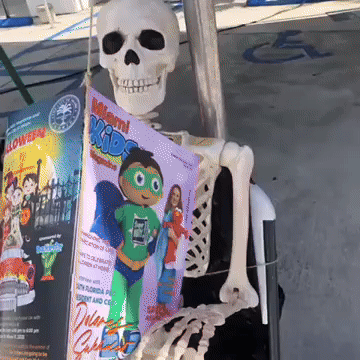MiamiKidsMagazineandCityofMiamisHalloweenDrive-ThroughCelebration2020-ezgif.com-video-to-g