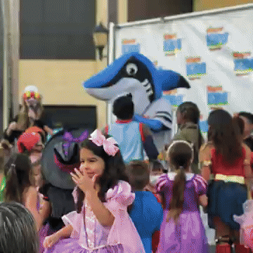 TrickorTreatMiamiKidsMagazineSpooktacularSafeStreetsHalloweenParty2021-ezgif.com-video-to-