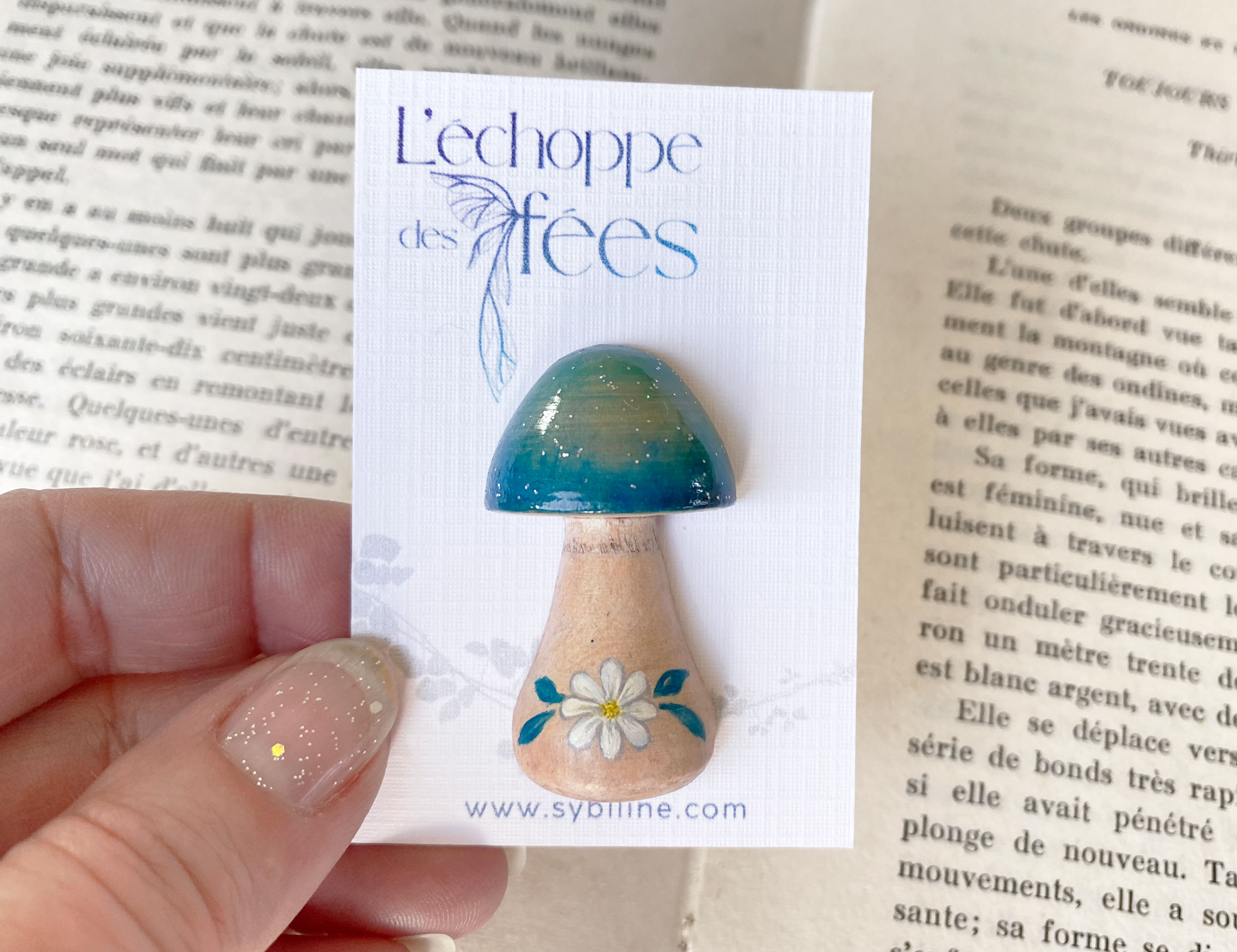 Féerique broche turquoise à la marguerite