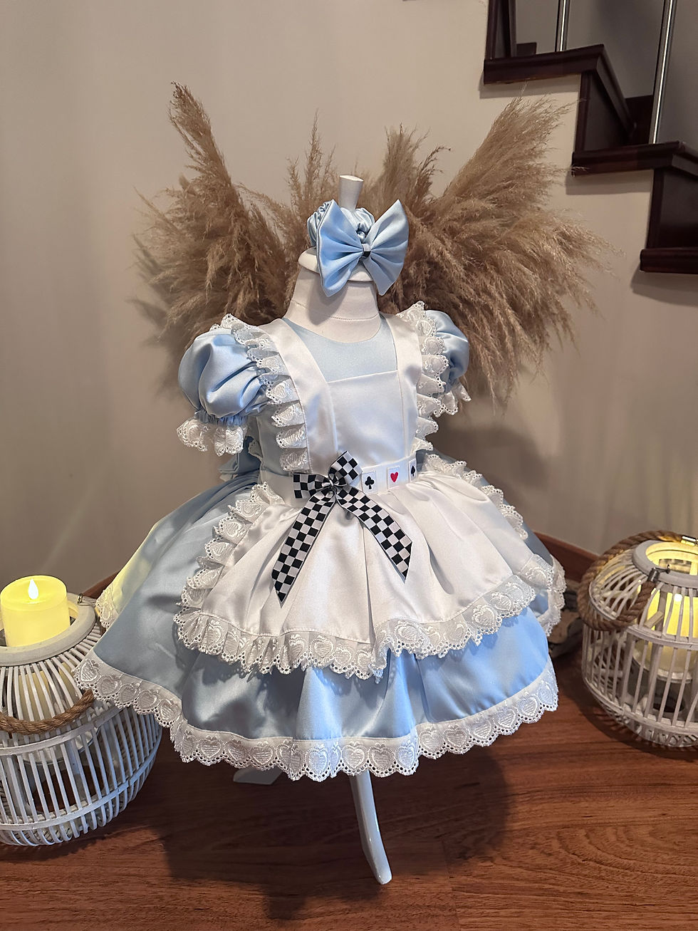 Miniatura: Alice in Wonderland with Embroidery