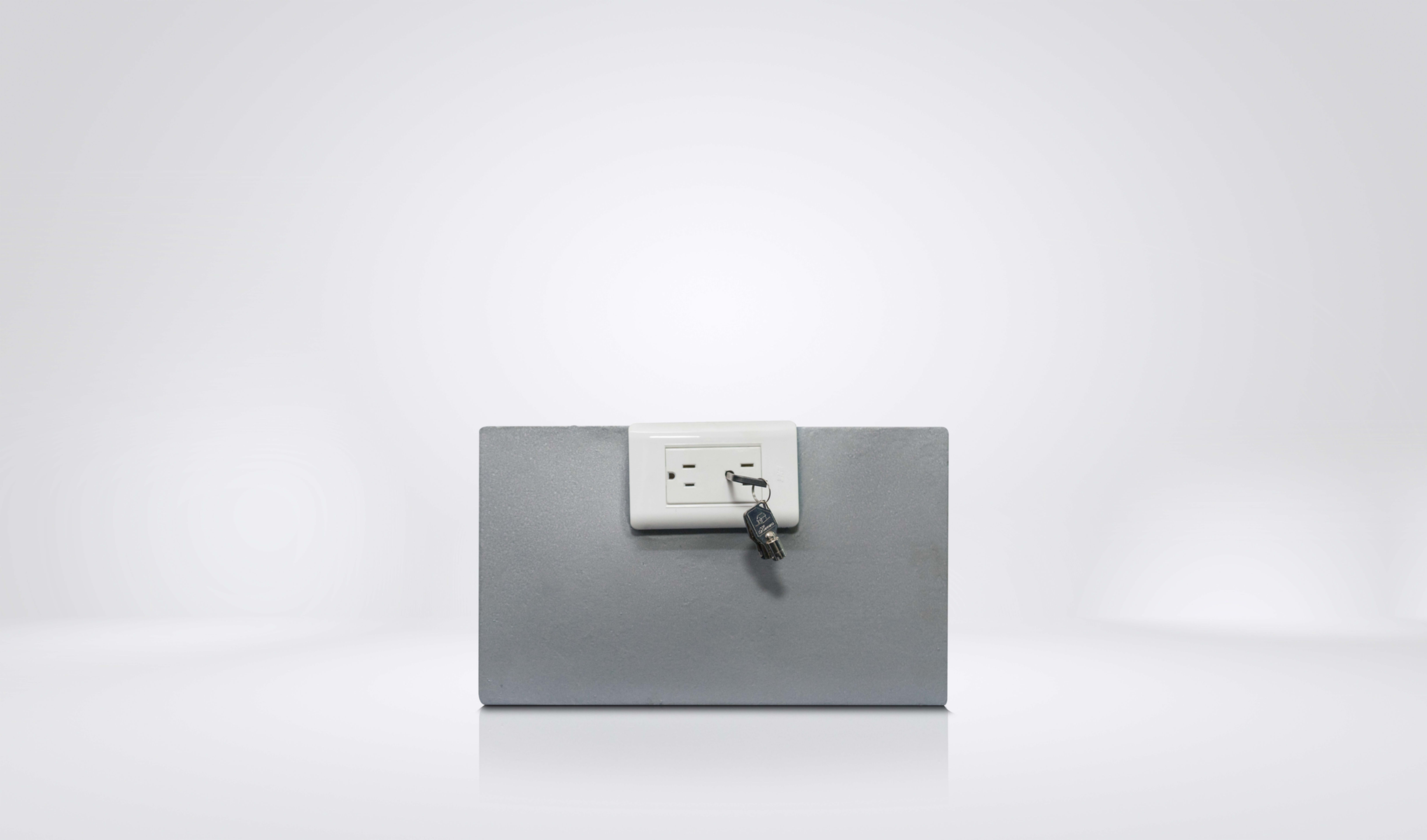Caja fuerte toma corriente 2033