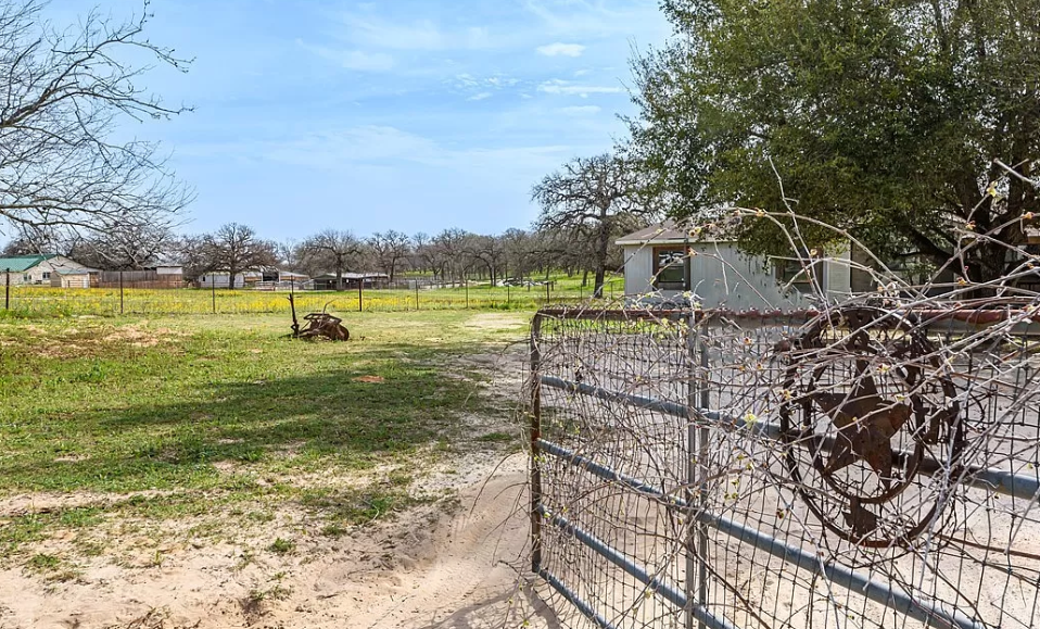Thumbnail: 1111 Vivroux Ranch Rd, Seguin, TX 78155