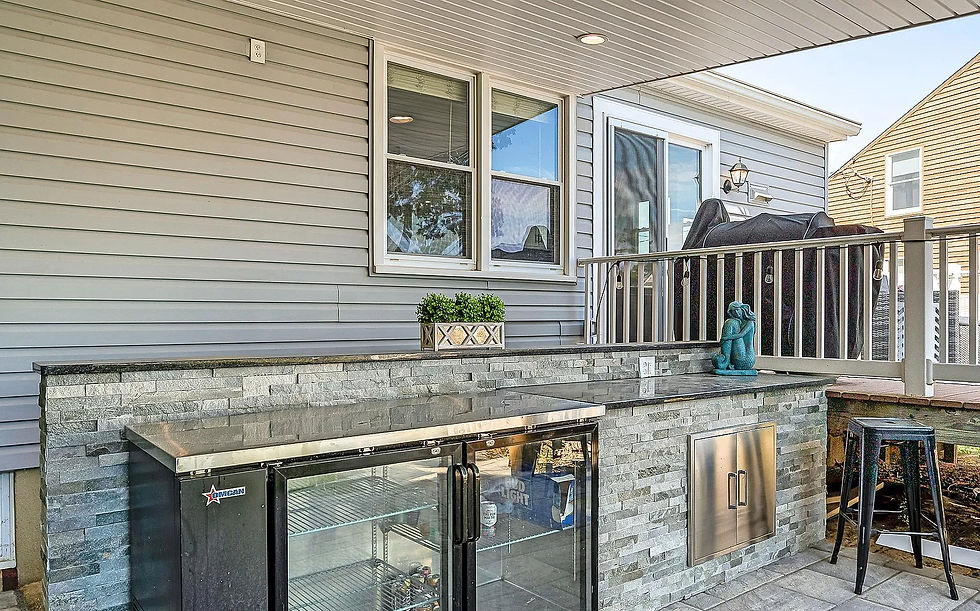 Backyard Patio & Bar