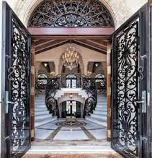 Portes métalliques disponibles sur commande.