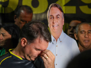 Flávio Bolsonaro: “Nunca vamos desistir do Brasil”