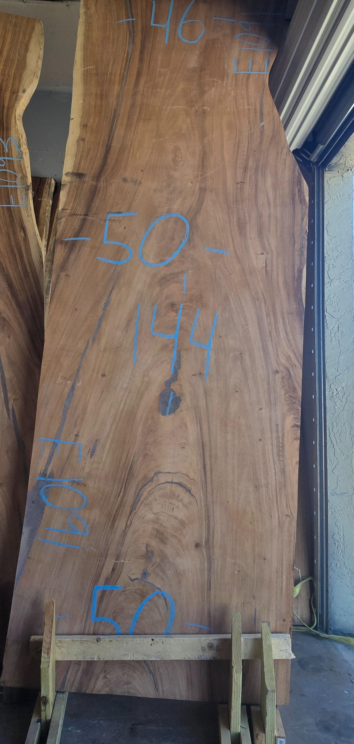E1091 144X52X2 Monkey Pod