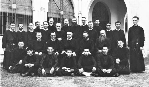 Les Rédemptoristes. Marcel se situe au premier rang à gauche