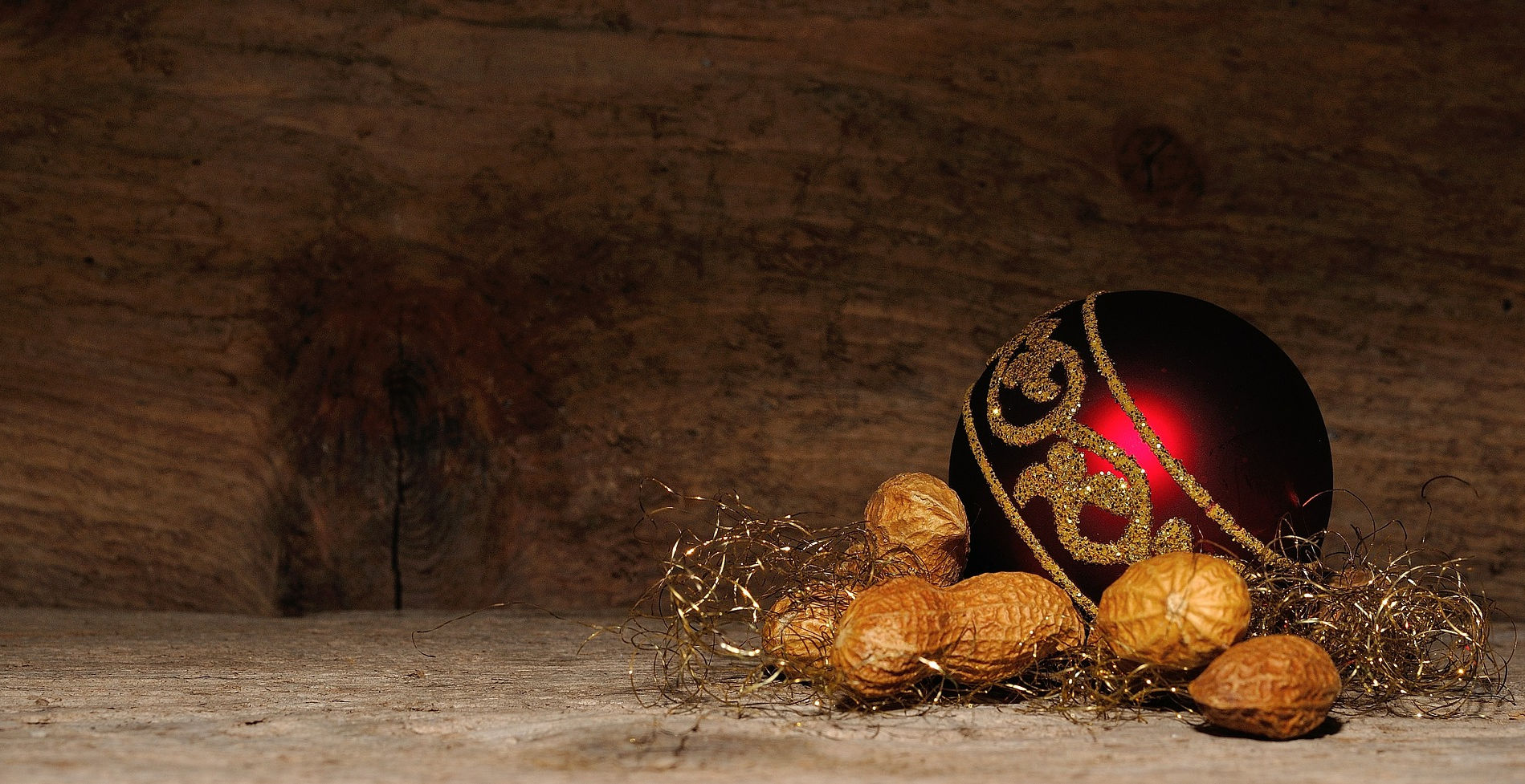 christmas-ornament-545139_1920.jpg