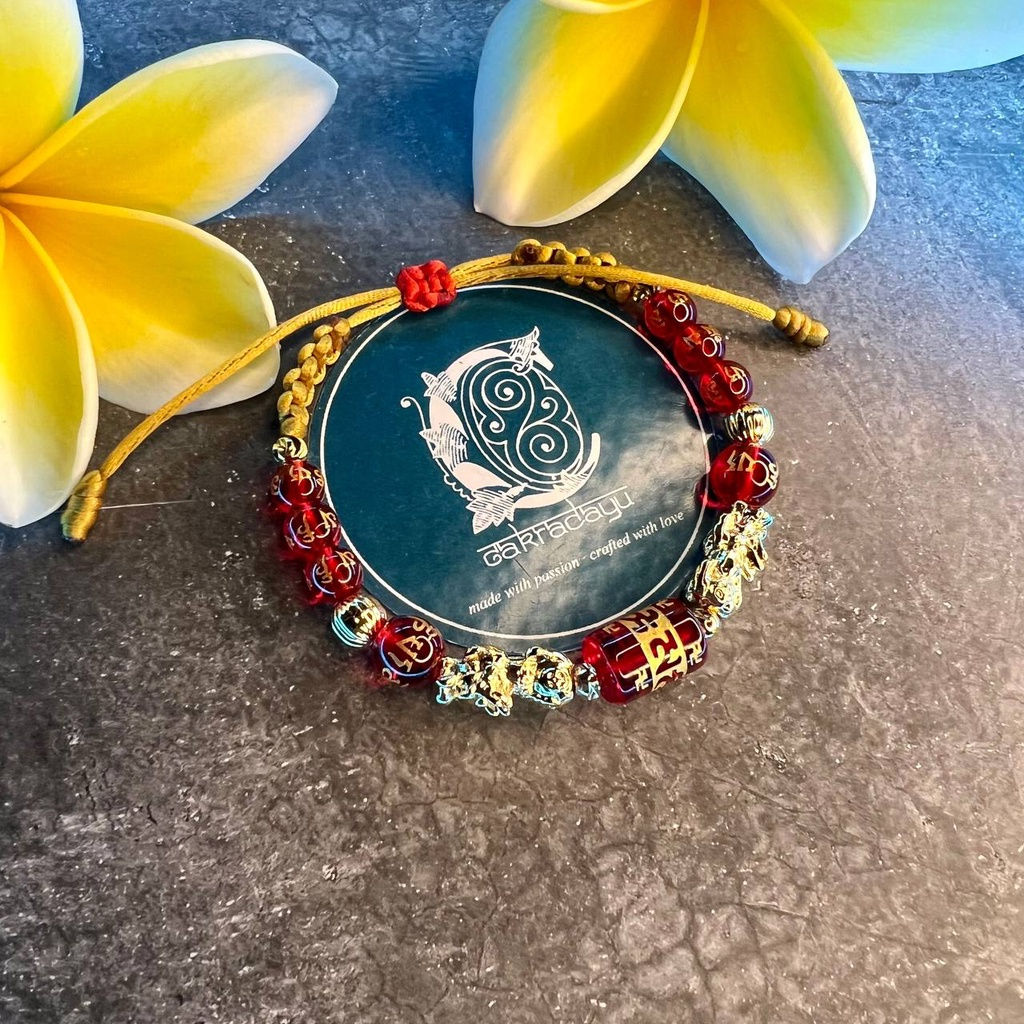 Gelang Ratu Naga (Dragon Queen / Long Huanghou) dan Batu Ukir Tibet