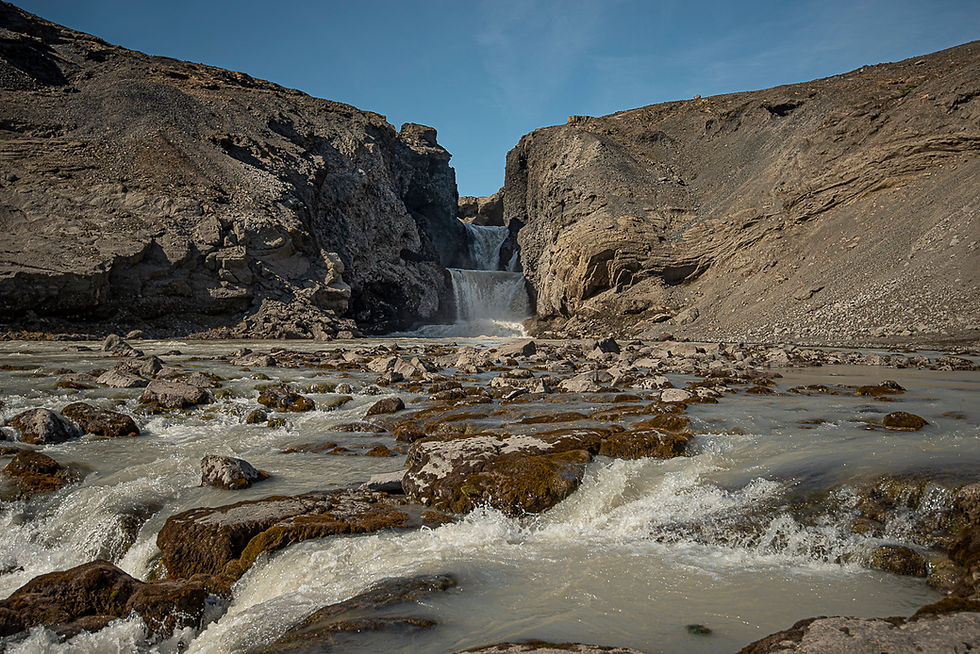 The unusual waterfall Farið or Nýjifoss