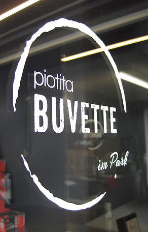 Piotita Buvette im Park.jpeg
