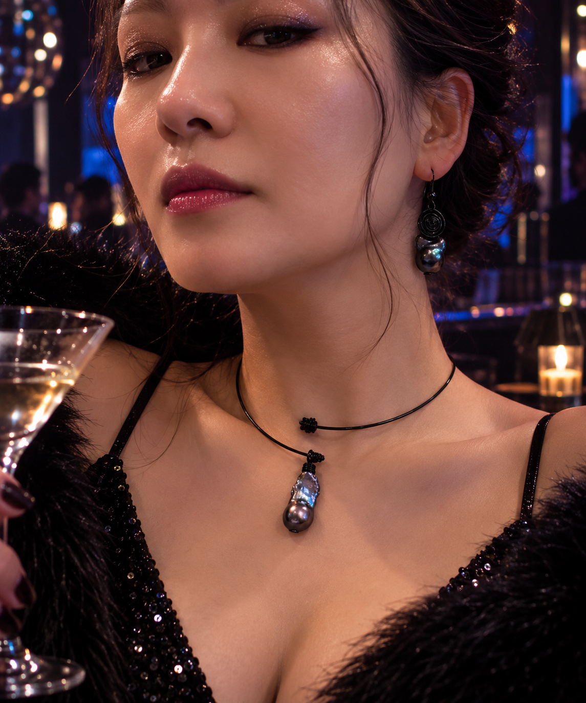 39mm Peacock Pearl Pendant, Gunmetal Collar Necklace and Earrings Set.