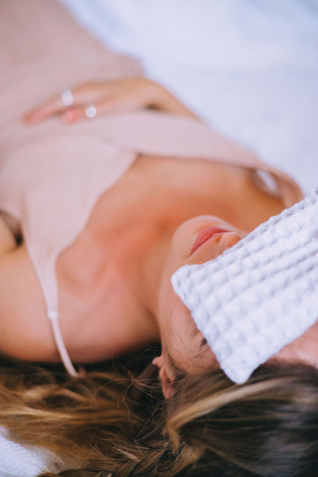 כרית מרגיעה ממולאת בפרחי לבנדר וכוסמת