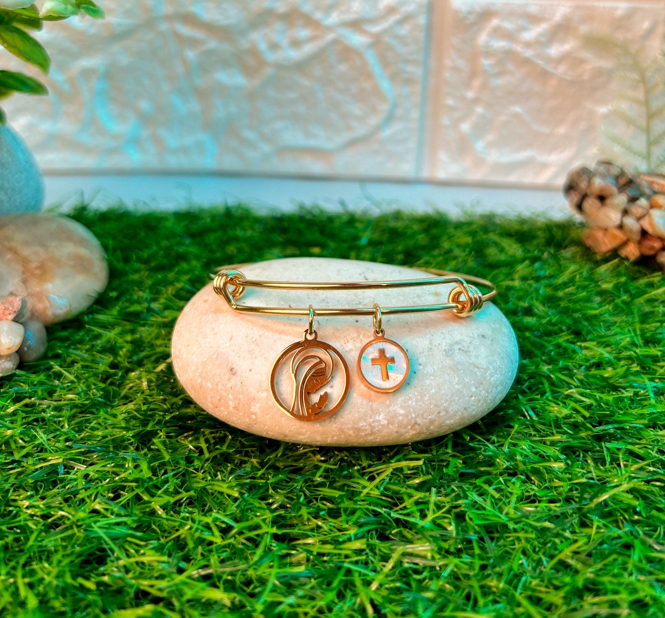 Bangle adjustable with cross and virgin