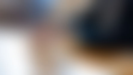 Pessoa a escrever num caderno