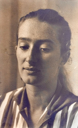 Linda Crooks, Nick's mother