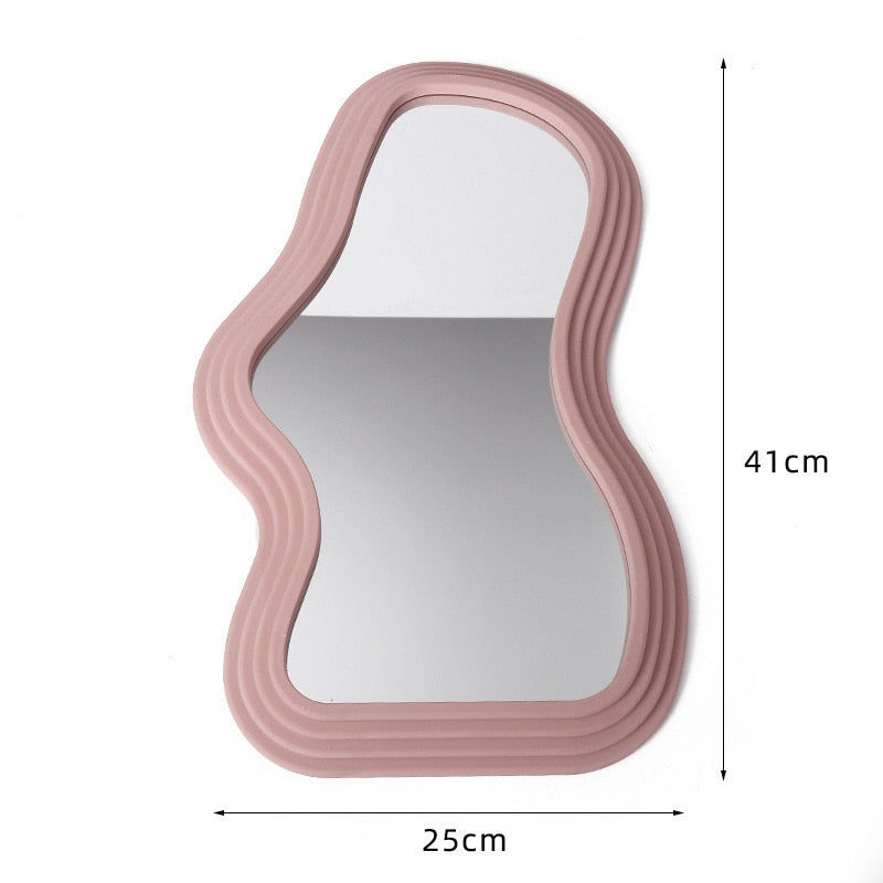 Thumbnail: wavy ribbon mirror