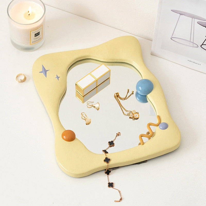 Thumbnail: wavy ribbon mirror