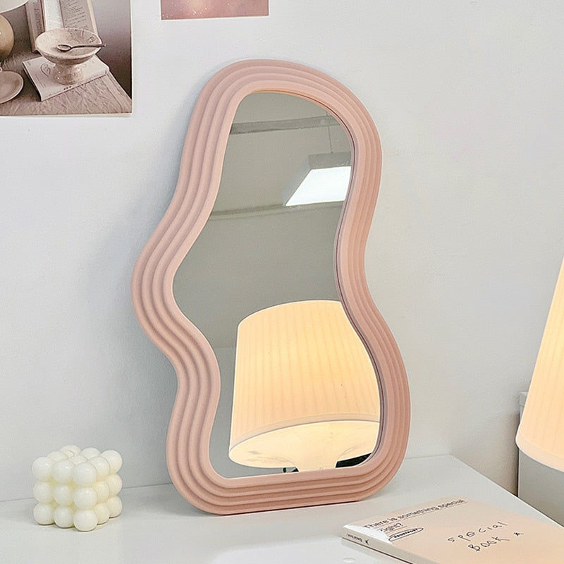 Thumbnail: wavy ribbon mirror