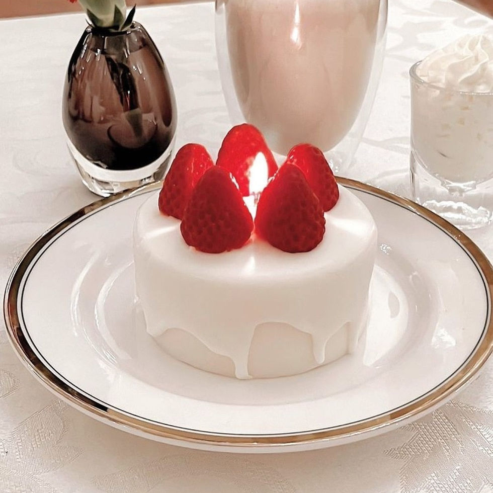 Thumbnail: strawberry shortcake candle