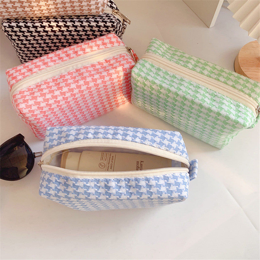 Thumbnail: pastel houndstooth pouch