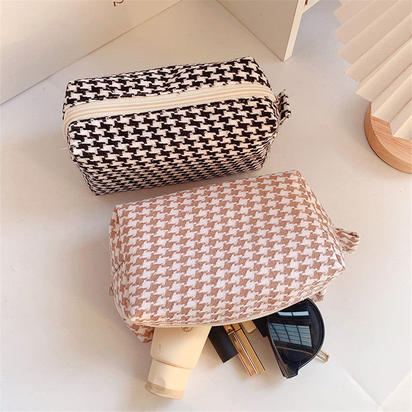 Thumbnail: pastel houndstooth pouch
