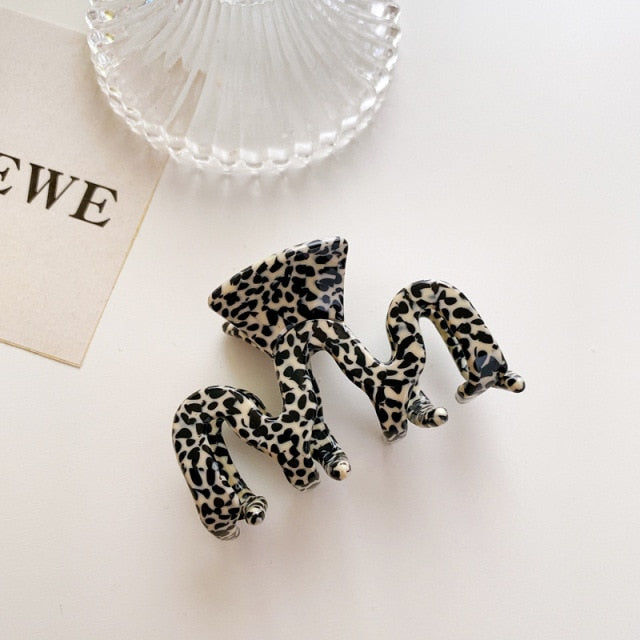 Thumbnail: tortoiseshell hair claws