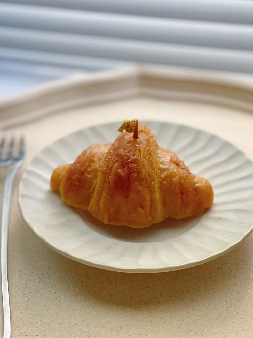 Thumbnail: croissant candle