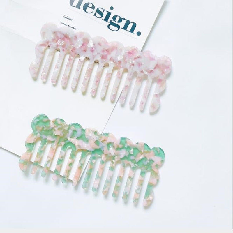 Thumbnail: colourful acrylic combs