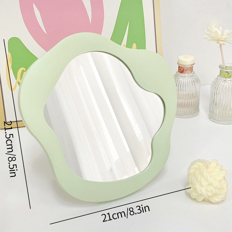 Thumbnail: wavy ribbon mirror