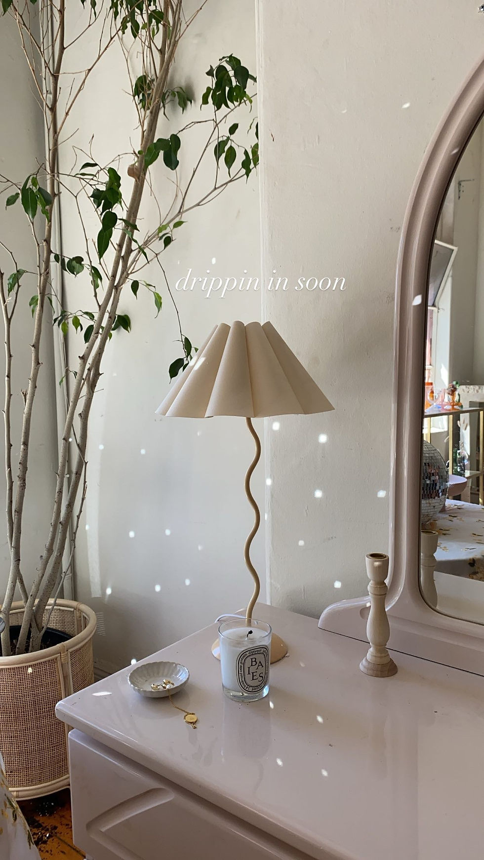 Thumbnail: tulip squiggle lamp
