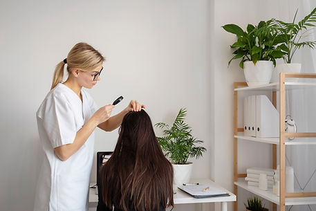 medium-shot-doctor-treating-dandruff.jpg