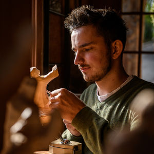 Aus b’sundrigem Holz geschnitzt