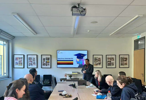 Erfolgreicher Projektstart des Young Envoys Scholarship (YES) mit der ISR Neuss.