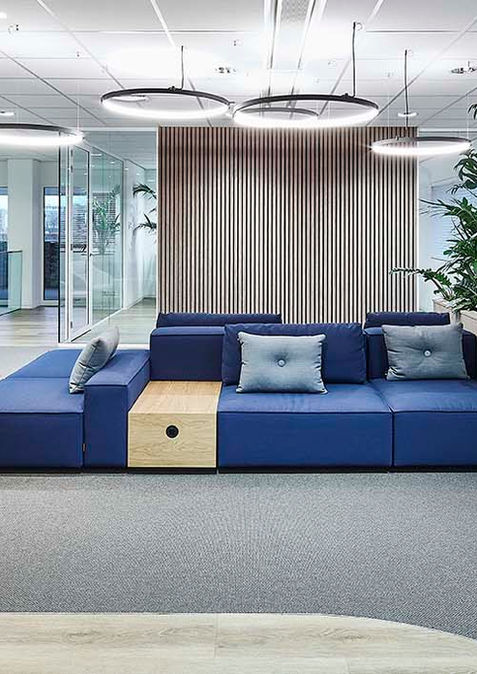 Entree met ontvangst en vergaderruimte Forvis Mazars office upgrading by M+R