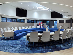 interieur nieuwe raadzaal gemeentehuis Drimmelen met speciaal ontworpen tapijt