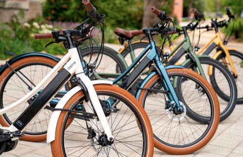 Vélo électrique Reine Bike cadre bas doré (par Arcade Cycles)