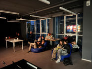 Резиденти обговорюють новий проєкт у зоні кави