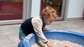Niño participando en actividades educativas en el preescolar ABCnMe en Panamá.