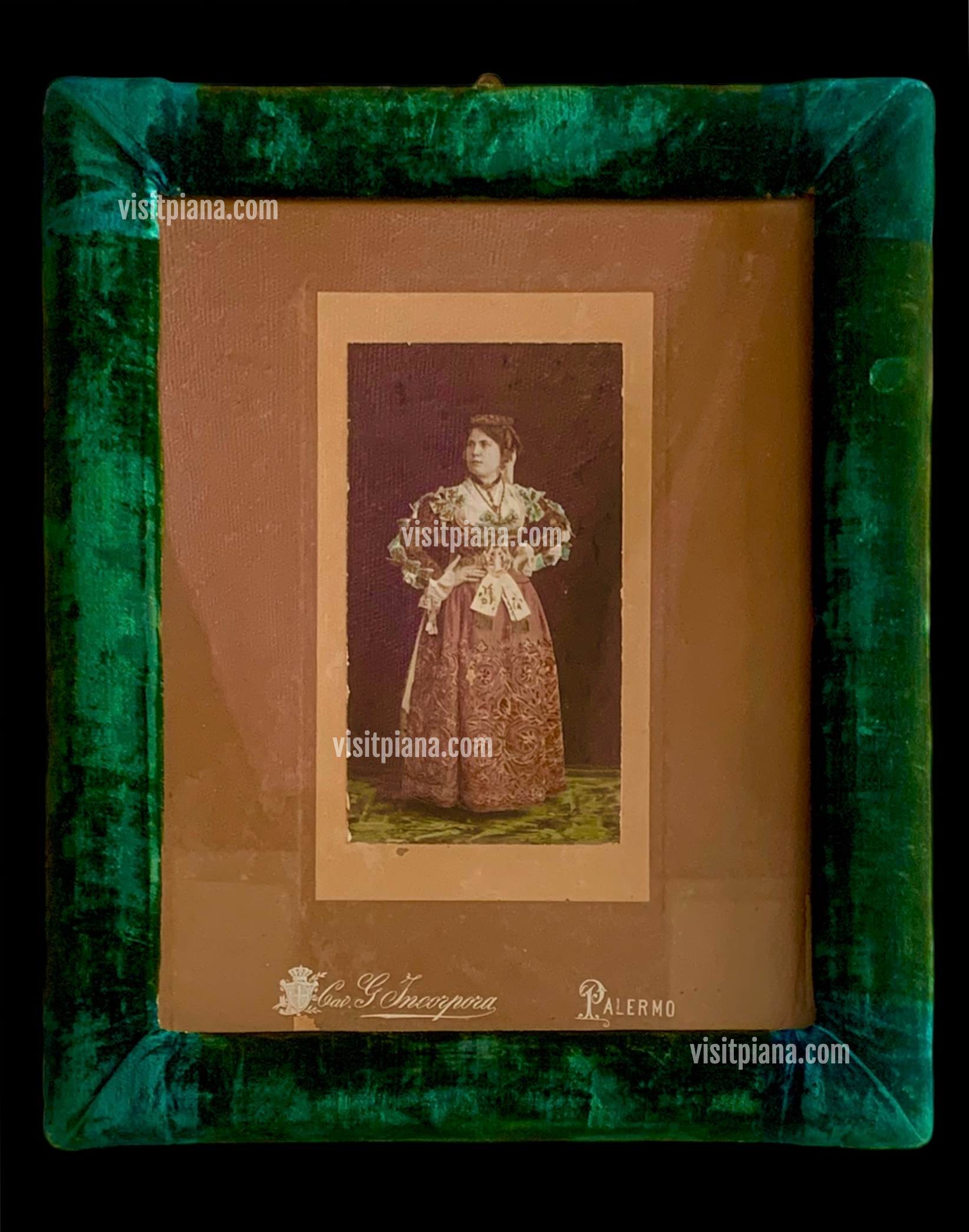 Foto Incorpora Costume Tradizionale Piana degli Albanesi