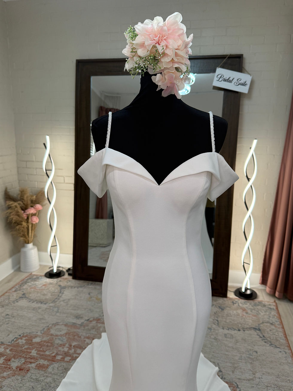 Thumbnail: 6611, Sunday’s Bridal 1340 size 4 ivory 