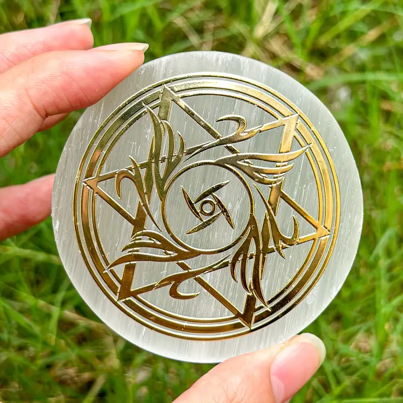 Miniatura: Placa de Selenita Natural com Símbolos Sagrados – Limpeza Energética e Energ