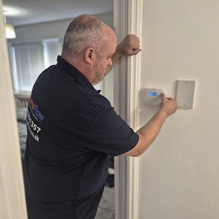 Stevie Trusted boiler engineer repairing a thermostat.