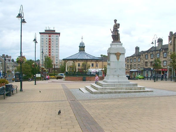 Houston_Square,_Johnstone_-_geograph.org.uk_-_2579859.jpg