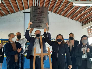 Prefeita Rute Almeida inaugura escola estadual projeto Lagoa São Paulo na agrovila 3.