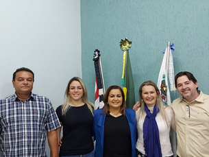 Prefeita Rute Almeida recebe assessora do deputado estadual Campos Machado.